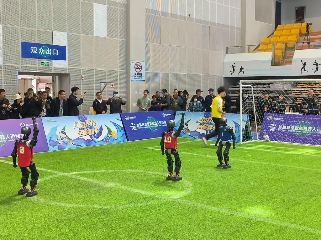 奥运双金王塔伊萨盛赞袁心玥：对阵她既上头又无奈 扣球快且灵活！＂